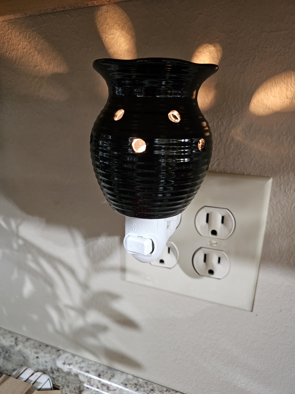 Scentsy Black Ceramic Plug-In Warmer